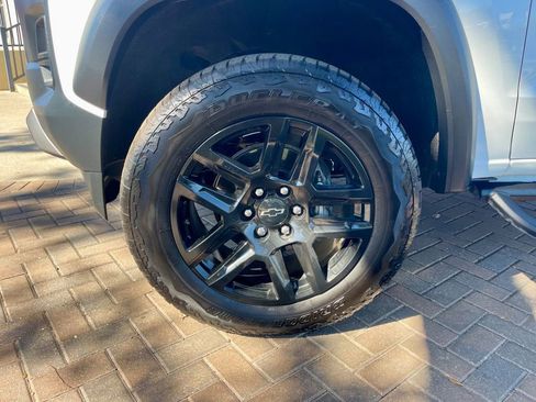 Used 2024 Chevrolet Colorado Trail Boss w/ Technology Package image 9