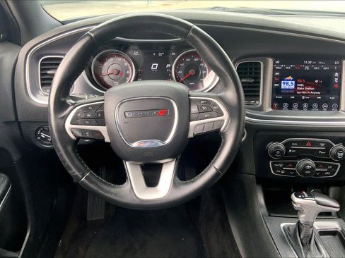 Used 2017 Dodge Charger SXT w/ Driver Confidence Group image 5