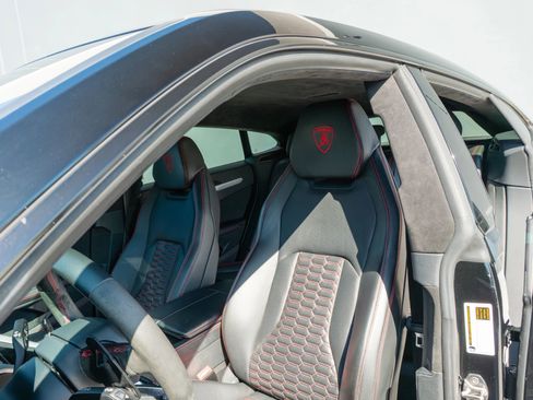 Used 2020 Lamborghini Urus image 11