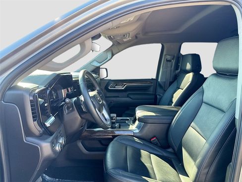 Used 2025 GMC Sierra 1500 Elevation w/ Elevation Premium Package image 11