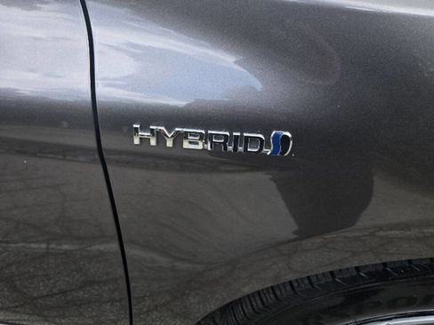 Used 2021 Toyota Camry LE image 19