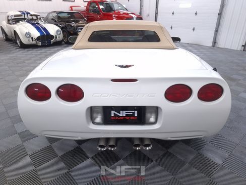 Used 2001 Chevrolet Corvette Coupe w/ Preferred Equipment Group2 RWD image 16