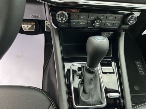 New 2025 Jeep Compass Latitude w/ Convenience Group AWD/4WD image 26