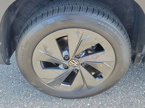 Certified 2025 Volkswagen Taos S FWD image 5