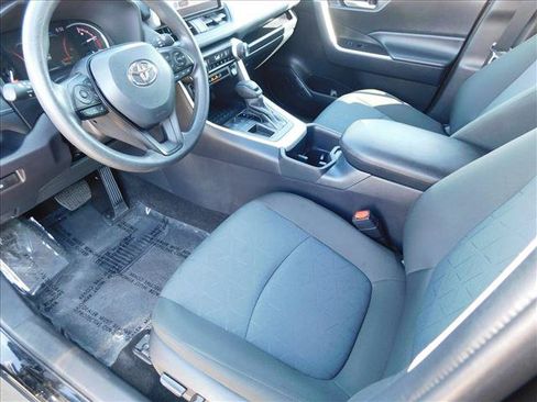 Used 2025 Toyota RAV4 XLE FWD image 16