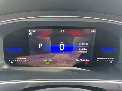 Used 2022 Volkswagen Tiguan SE w/ Panoramic Sunroof Package image 13