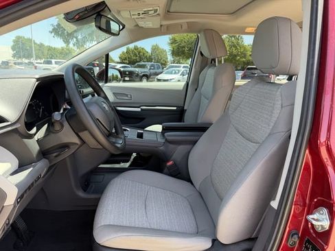 Used 2024 Toyota Sienna LE w/ LE Plus Package FWD image 25
