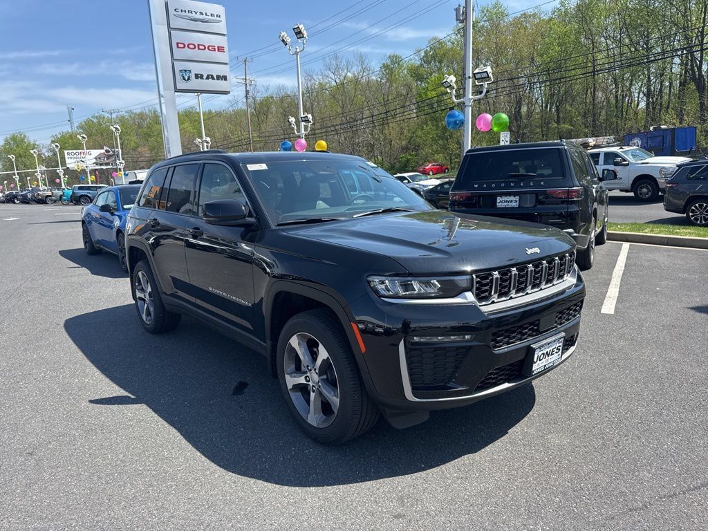 New 2026 Jeep Grand Cherokee Limited w/ MOPAR Finishing Package AWD/4WD image 2