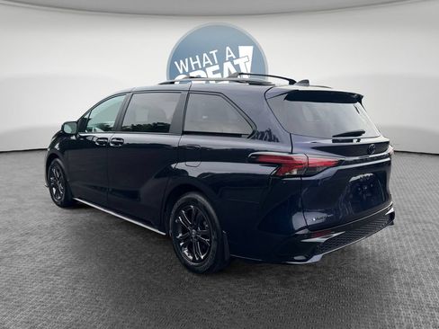 Used 2025 Toyota Sienna XSE w/ XSE Plus Package AWD/4WD image 6