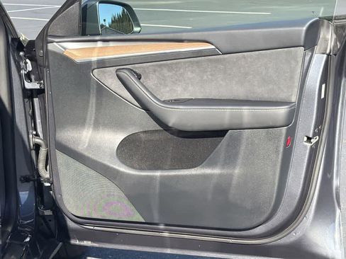 Used 2023 Tesla Model Y Performance image 34