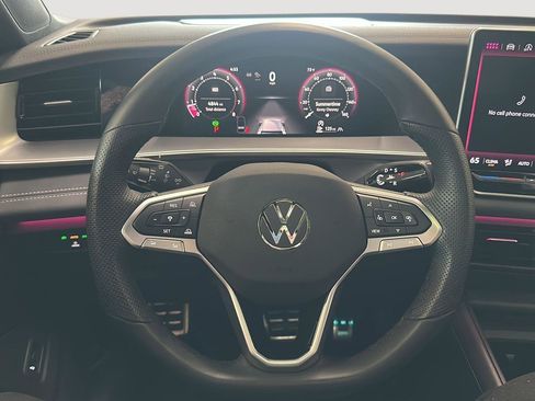 Used 2025 Volkswagen Tiguan SE R-Line AWD/4WD image 28