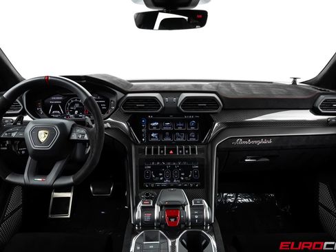Used 2024 Lamborghini Urus Performante AWD/4WD image 32