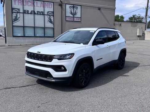 Used 2026 Jeep Compass Latitude AWD/4WD image 10