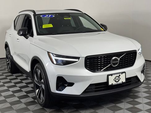 Certified 2023 Volvo XC40 B5 Plus w/ Driver Assist Package AWD/4WD image 3