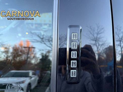 Used 2023 Ford F250 Lariat w/ FX4 Off-Road Package image 19