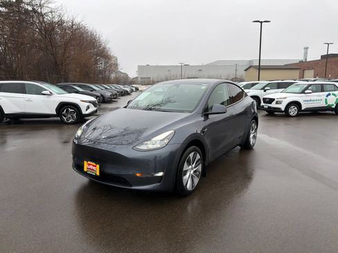 Used 2023 Tesla Model Y Long Range image 4