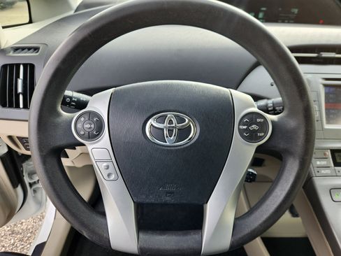 Used 2014 Toyota Prius Two image 9