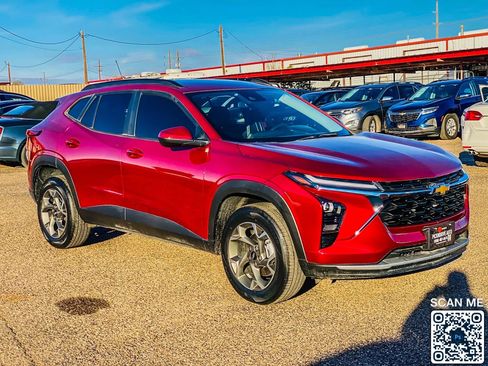 Used 2025 Chevrolet Trax LT w/ Driver Confidence Package image 10