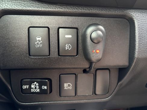 Used 2020 Toyota Tacoma SR AWD/4WD image 15