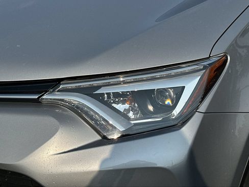 Used 2017 Toyota RAV4 Platinum FWD image 11