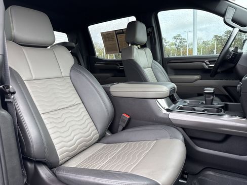 Used 2024 Chevrolet Silverado 1500 ZR2 w/ Technology Package image 32