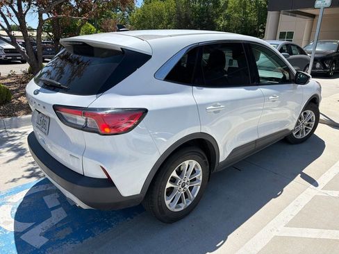 Used 2020 Ford Escape SE FWD image 2