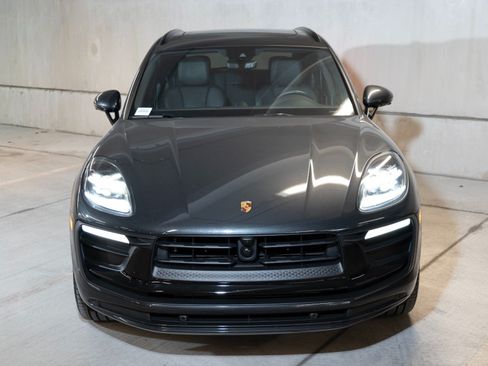 Certified 2026 Porsche Macan AWD/4WD image 6