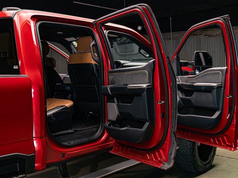 Used 2023 Ford F250 Platinum image 30