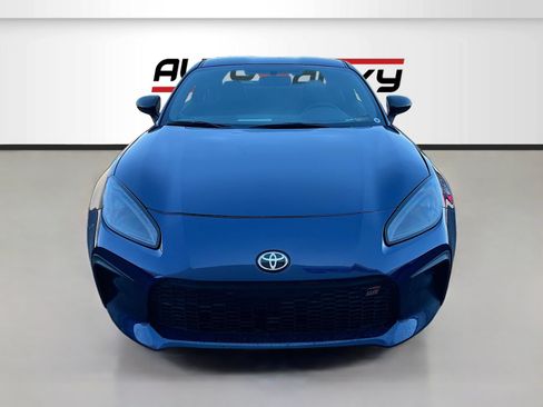 Used 2025 Toyota GR86 w/ ALL Weather Mat Package (TMS) RWD image 2