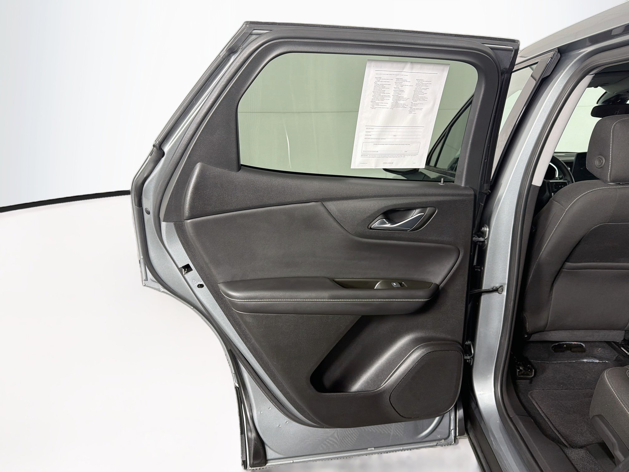 Used 2025 Chevrolet Blazer LT FWD image 25