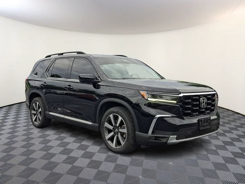 Used 2023 Honda Pilot Touring image 1
