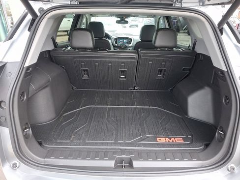 Used 2024 GMC Terrain SLT w/ Infotainment Package II image 28