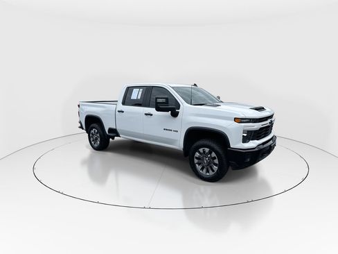 Used 2024 Chevrolet Silverado 2500 Custom w/ Custom Convenience Package RWD image 2