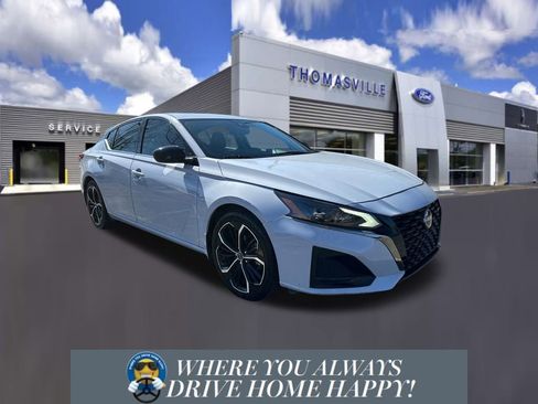 Used 2025 Nissan Altima 2.5 SR w/ SR Premium Package image 1