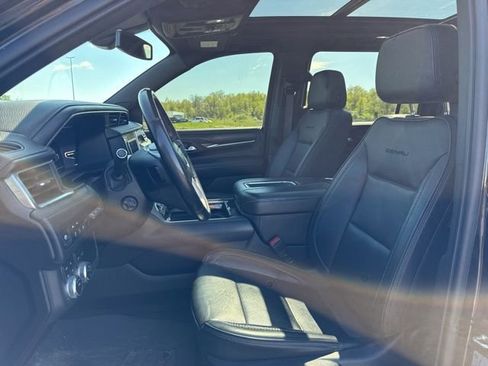 Used 2022 GMC Yukon XL Denali AWD/4WD image 9