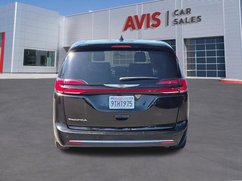 Used 2025 Chrysler Pacifica Select FWD image 7