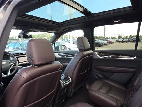 Used 2022 Cadillac XT6 Premium Luxury image 21