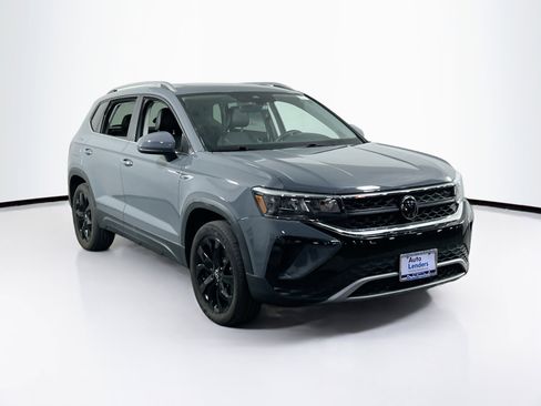 Used 2023 Volkswagen Taos SE image 3