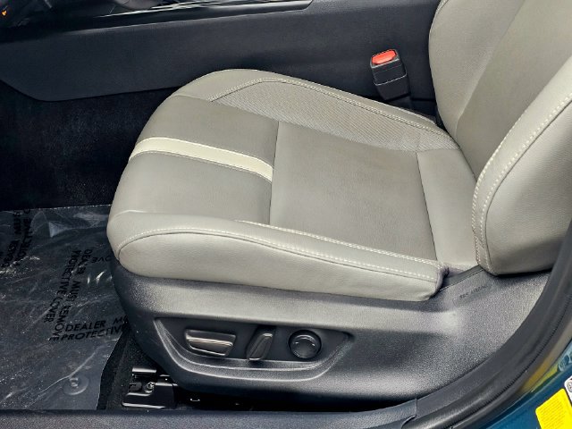 Used 2025 Toyota Camry SE FWD image 18