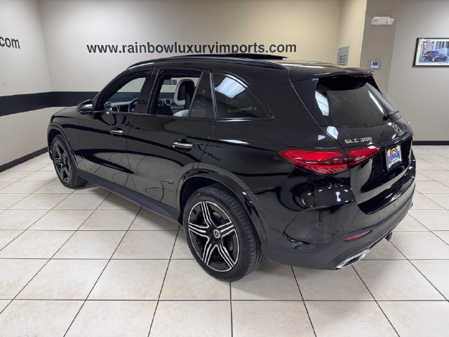 Used 2023 Mercedes-Benz GLC 300 w/ AMG Line image 4