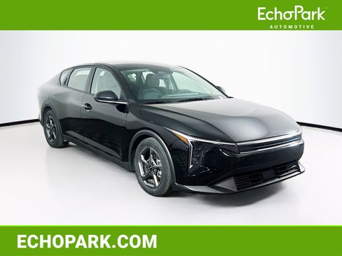 Used 2025 Kia K4 LXS image 1