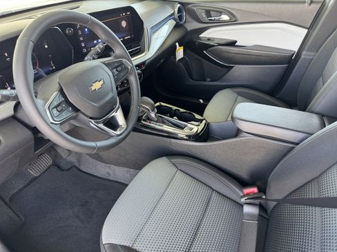 New 2025 Chevrolet Trax LT w/ Driver Confidence Package image 8