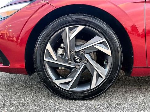 Used 2024 Hyundai Elantra Limited image 30