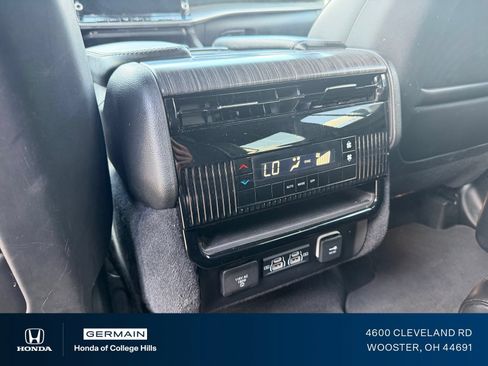 Used 2024 Jeep Wagoneer L Series II w/ Flexible Seating Group AWD/4WD image 13