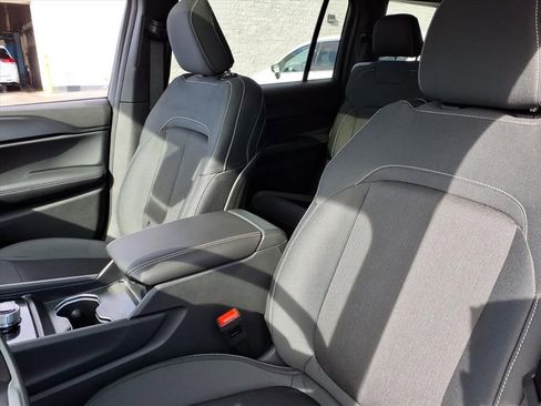 New 2025 Jeep Grand Cherokee L Laredo image 15