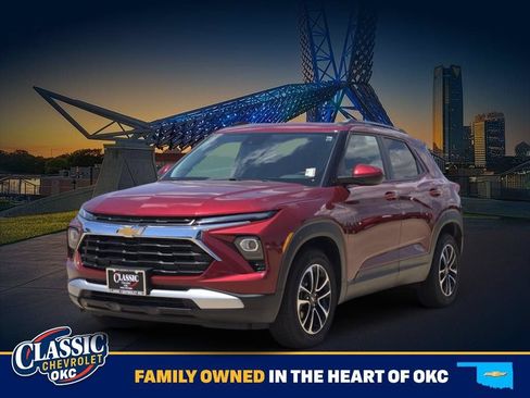 Used 2024 Chevrolet TrailBlazer LT w/ Convenience Package FWD image 3