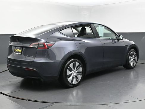 Used 2023 Tesla Model Y Long Range AWD/4WD image 5