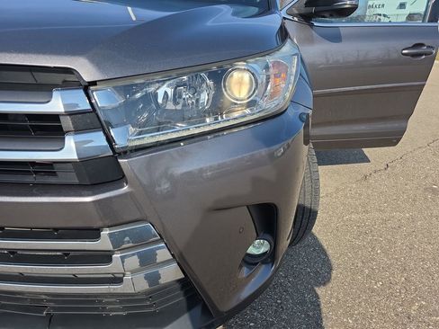 Used 2019 Toyota Highlander Limited Platinum AWD/4WD image 34