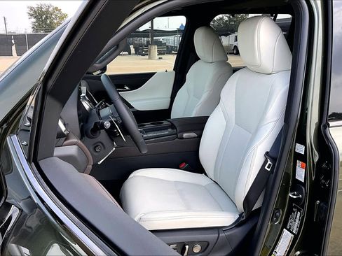 New 2026 Lexus LX 700h Luxury image 9