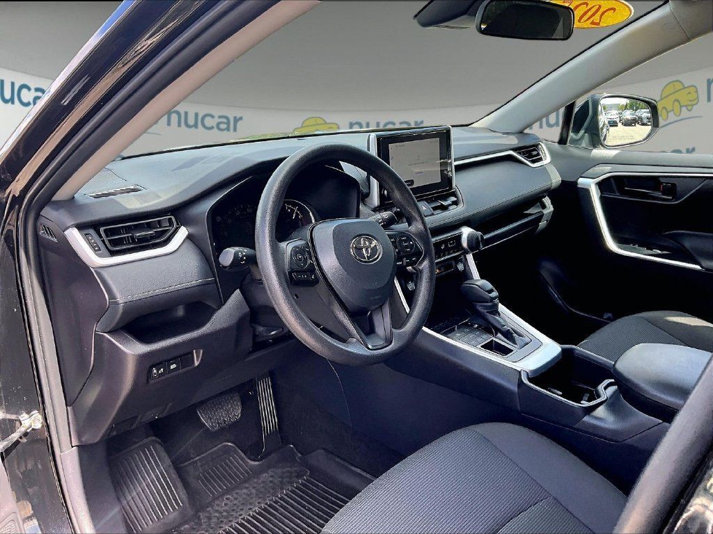 Used 2025 Toyota RAV4 LE AWD/4WD image 8
